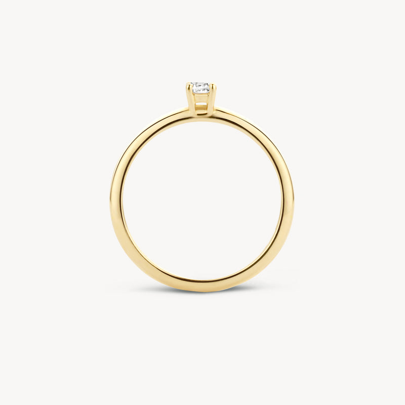 Slanke ring van 14k geelgoud met solitaire zirkonia steen bovenop.