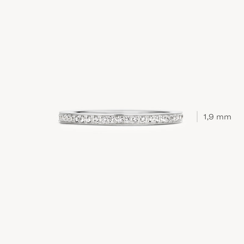 Slanke ring 1,9 mm van 14k witgoud met kleine zirkonia rondom.