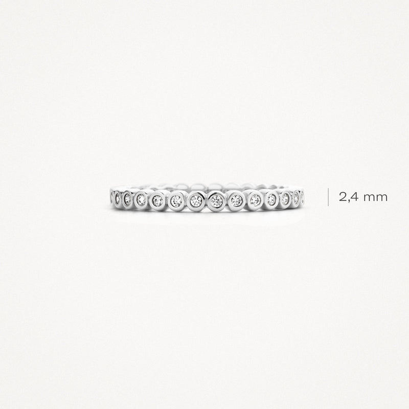 14k witgouden ring met zirkonia in ronde zetting, 2,4 mm breedte.