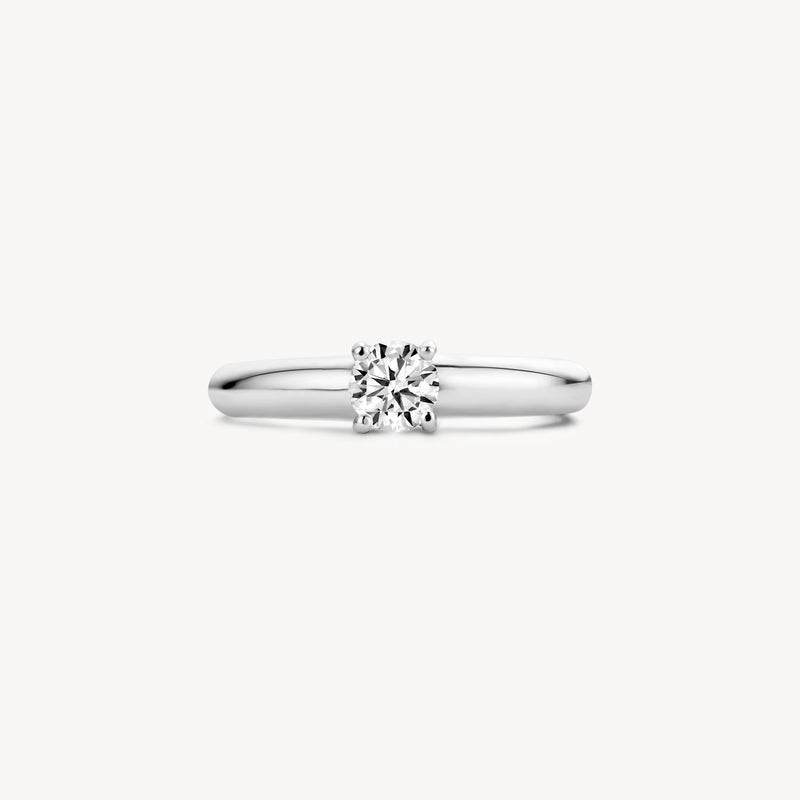 Slanke ring van 14k wit goud met solitaire zirkonia briljant geslepen.