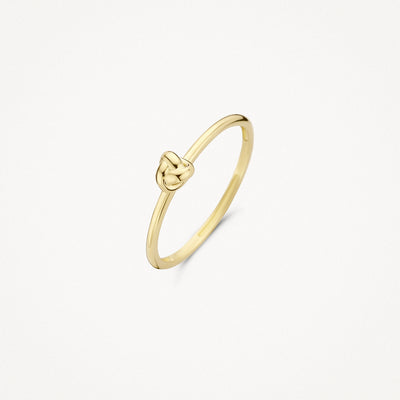 Dunne 14k geelgouden ring met knoopdetail en gladde afwerking.