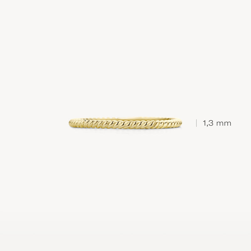 Dunne ring van 14k geelgoud met gedraaide textuur, 1,3 mm breedte.