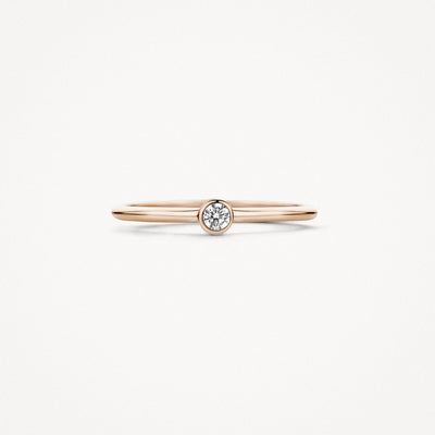 14k rosé goud ring met kleine zirkonia en dunne band.