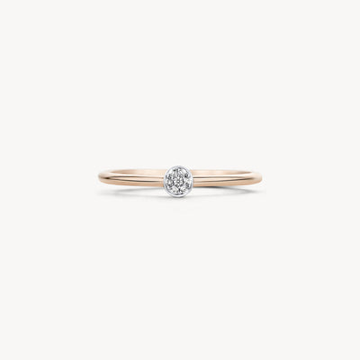 Smalle ring van 14k roségoud met briljant geslepen diamant in bicolor goud zetting.