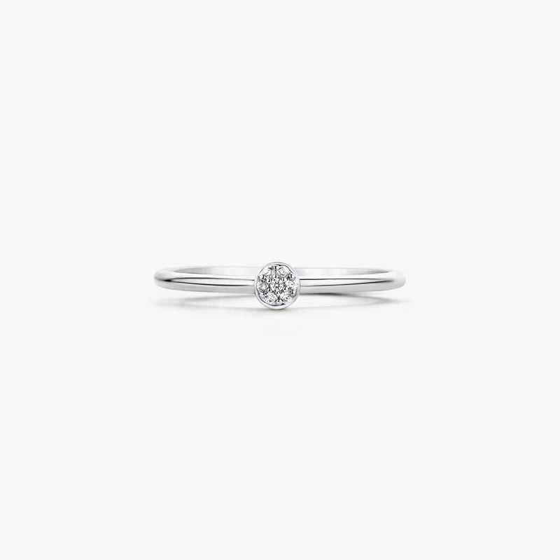 Dunne ring van 14k wit goud met kleine ronde diamant in het midden.