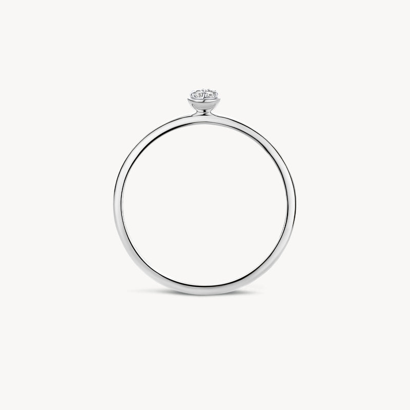 14k witgouden ring met kleine solitaire diamant en fijne band.