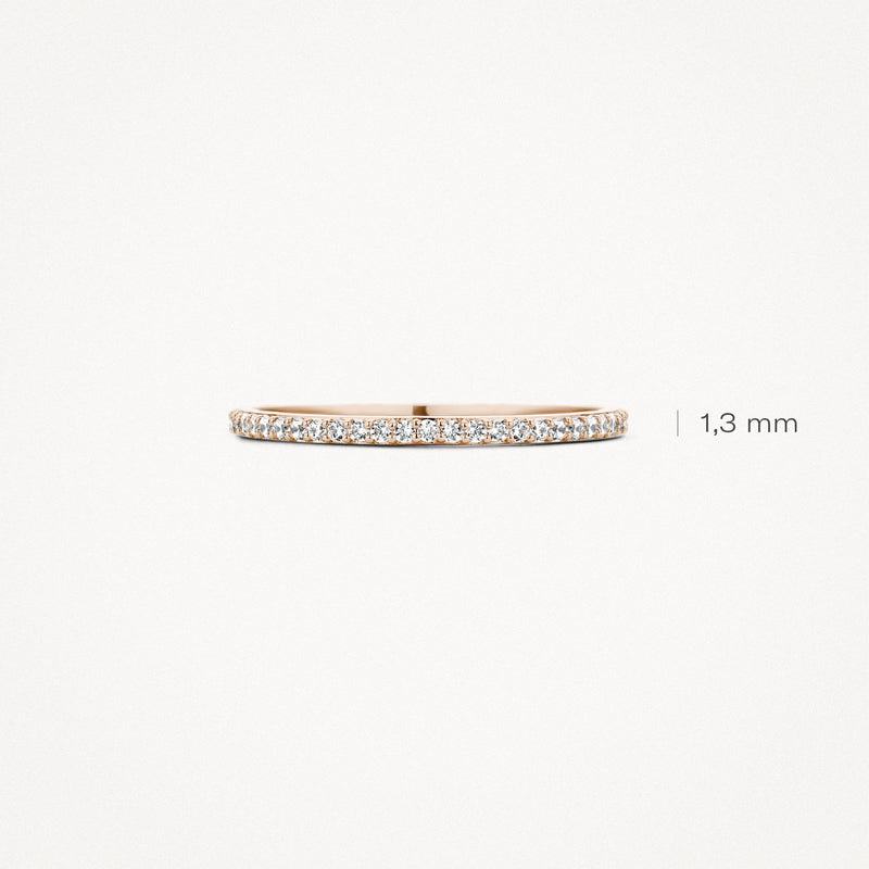 Dunne ring van 14 Rosé goud met rij van kleine zirkonia's, 1,3 mm breed.