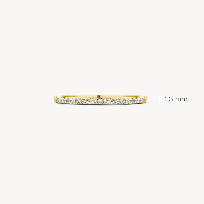 Dunne ring van 14k geelgoud met kleine fonkelende stenen, breedte 1,3 mm.