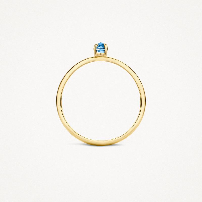 14k geelgouden ring met ronde blauwe topaas zetting, slanke band, maat 48.