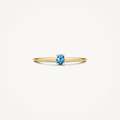 Dunne 14k geelgouden ring met ovale blauwe topaas solitair steen.