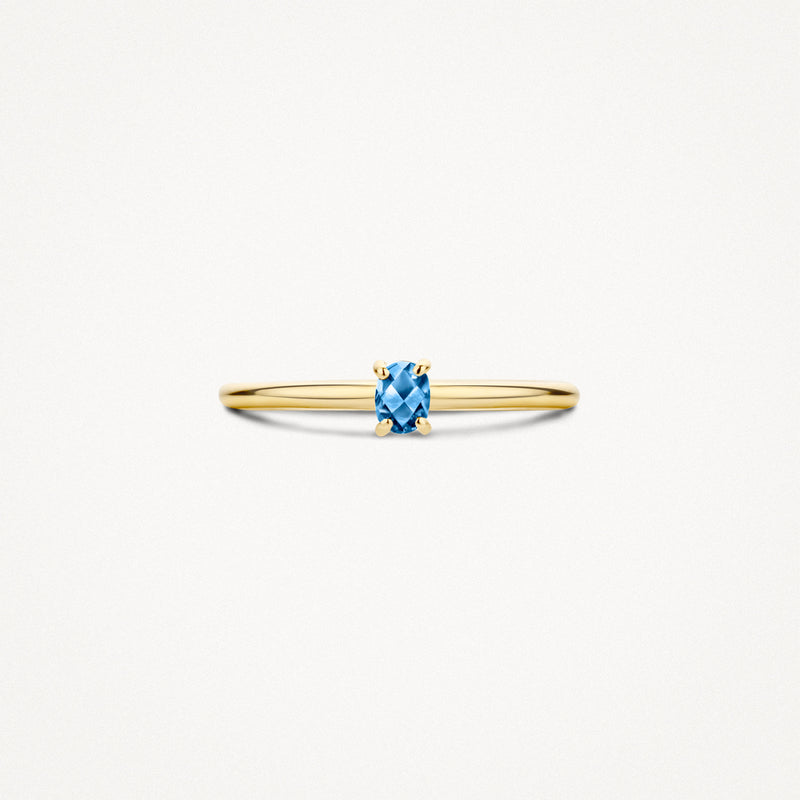 Dunne 14k geelgouden ring met ovale blauwe topaas solitair steen.