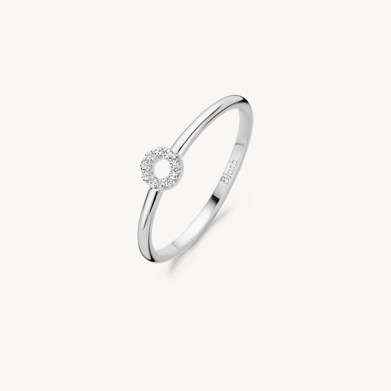 Dunne ring van 14k wit goud met ronde zirkonia's in cirkelvormige zetting.