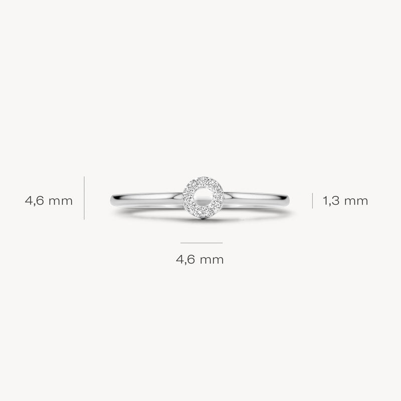 14k witgouden ring met kleine zirkonia en fijne band van 1,3 mm breedte.