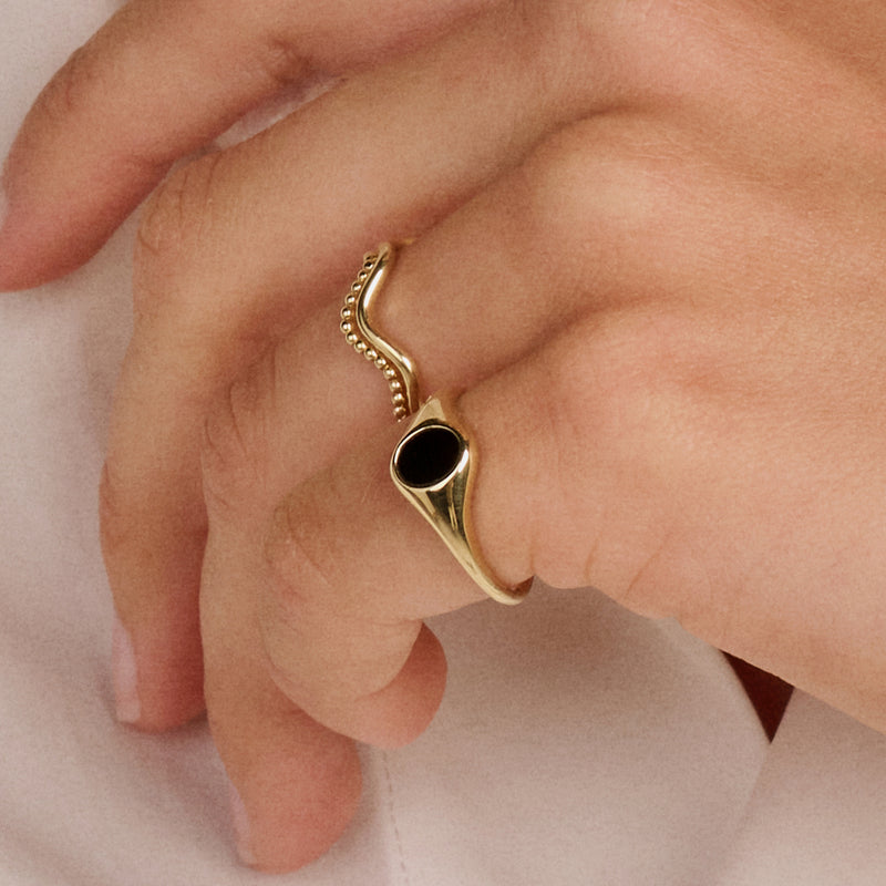 Siegelring aus 585er Gold mit eingelassenem Onyx