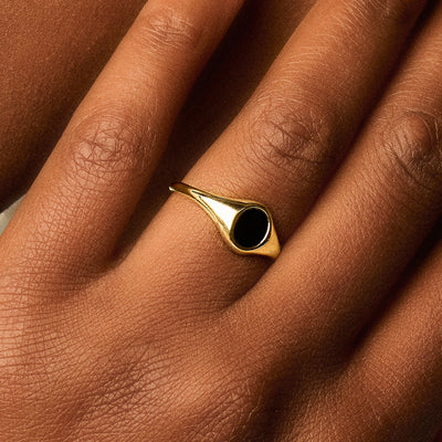 Siegelring aus 585er Gold mit eingelassenem Onyx