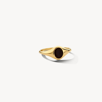 14k goud zegelring met ronde zwarte onyx in klassieke setting.