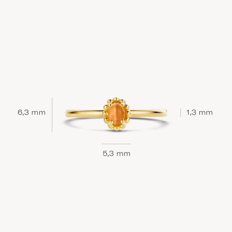 Ring van 14k geelgoud met ovale oranje kattenoog edelsteen en fijne band van 1,3 mm breedte.