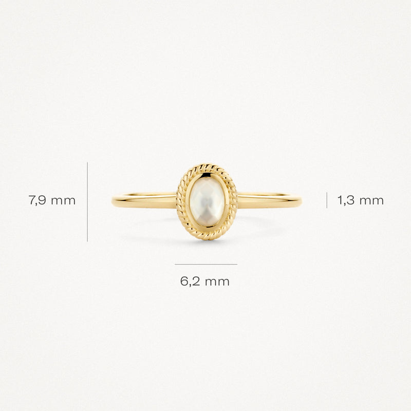 14k geelgouden ring met ovale parelmoer en fijne band van 1,3 mm breedte.