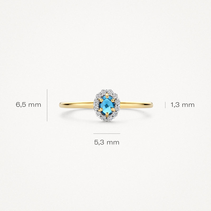 14k geelgouden ring met kleine blauwe topaas en smalle band van 1,3 mm.