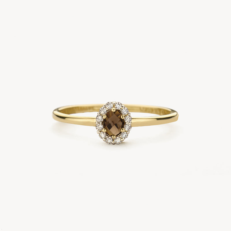 14k goud ring met ovale smokey quartz en kring kleine diamanten.