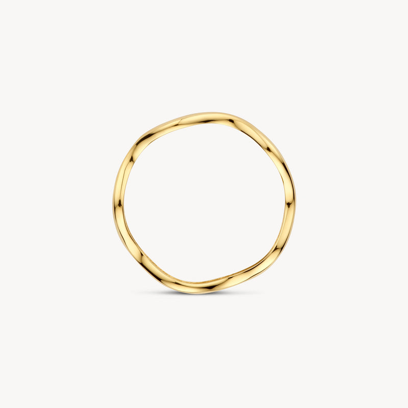 Dunne 14k geelgouden ring met golvende vorm en gladde afwerking.