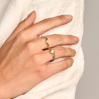 Bague tressée à motif ondulé en or 14 carats