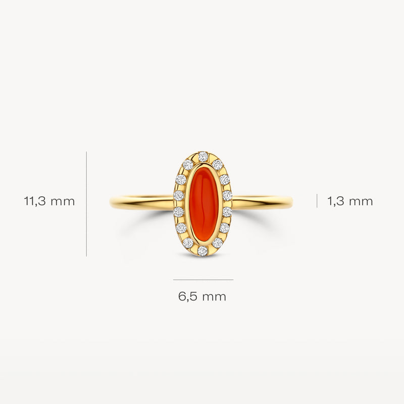 14k goud ring met ovale rode agaat en kleine diamantaccenten, smal model.