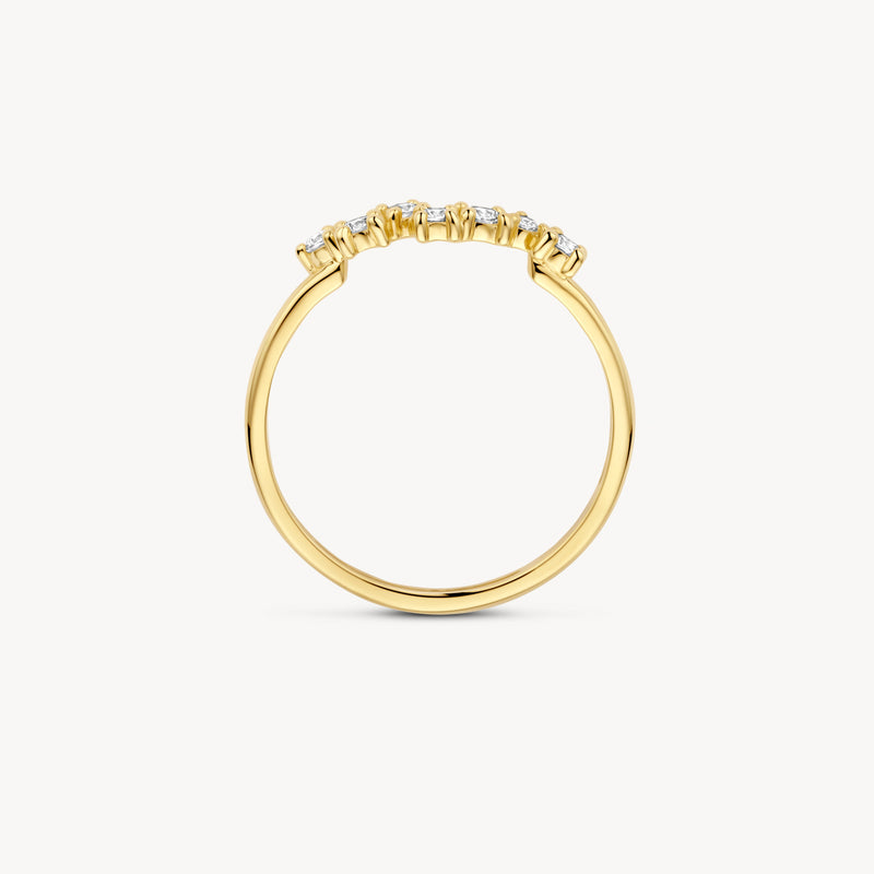 Bague en or 14k avec une rangée de Zircones étincelantes sur le dessus de la bande étroite.
