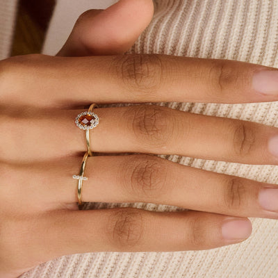 Bague barrette pavée de zircones en or 14 carats