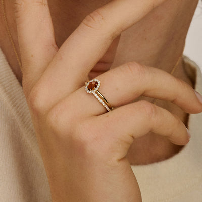 Bague avec grenat du Mozambique et zircones en or 14 carats