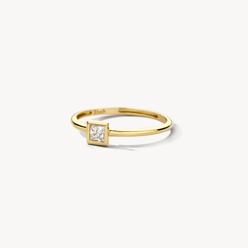 Fijne 14k gouden aanschuifring met vierkante zirkonia, minimalistisch design.