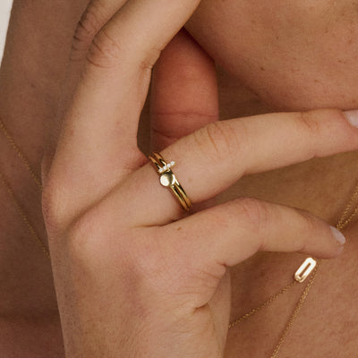 Bague pastille ronde en or jaune 14 carats