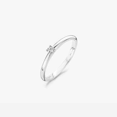 14k wit goud ring met ronde natuurlijke diamant solitaire in minimalistische zetting.