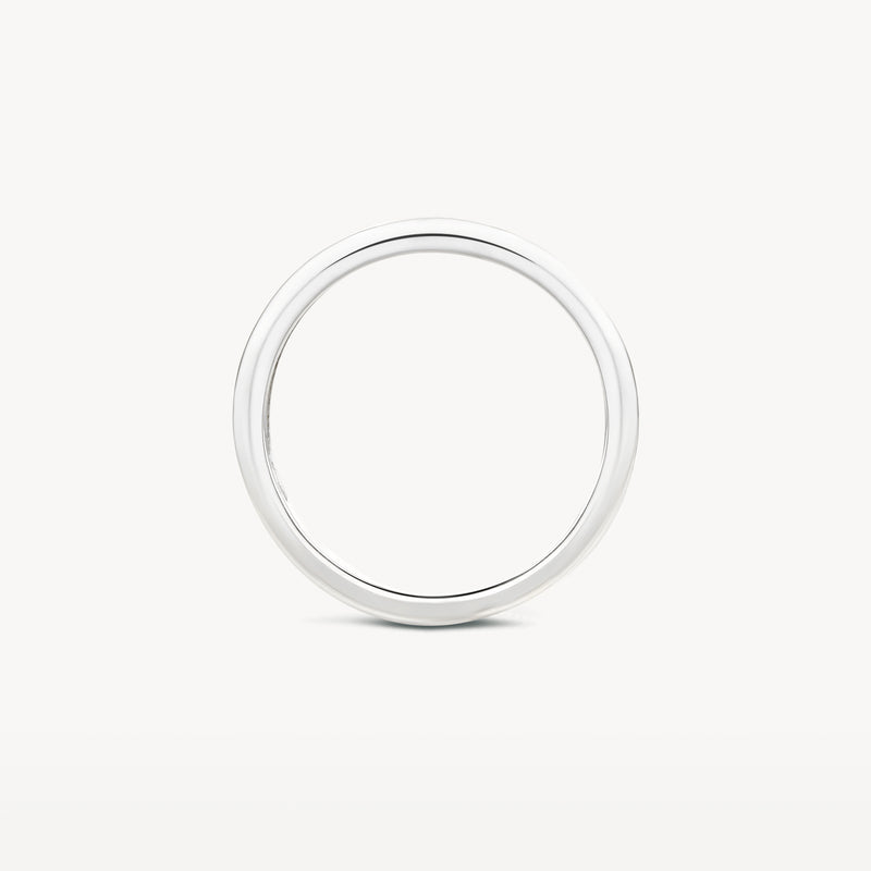 Fijn ronde ring van 14k wit goud met glad oppervlak en subtiele glans.