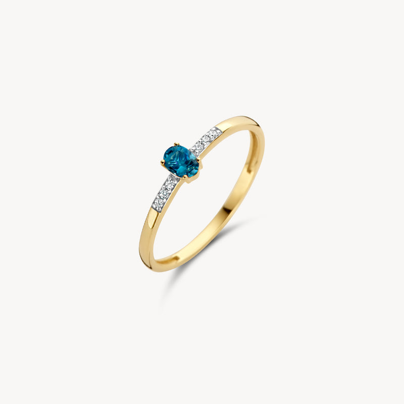 Bicolor ring van 14k geel en wit goud met blauwe London topaz en diamanten oppassing.