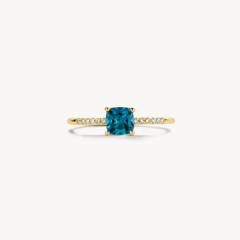 14k geelgouden ring met london blue topaz en kleine diamanten aan beide zijden.