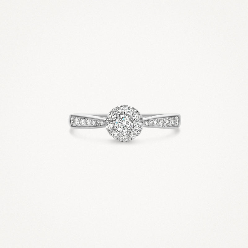 14k Wit goud ring met centrale ronde diamant en kleine diamanten op band.