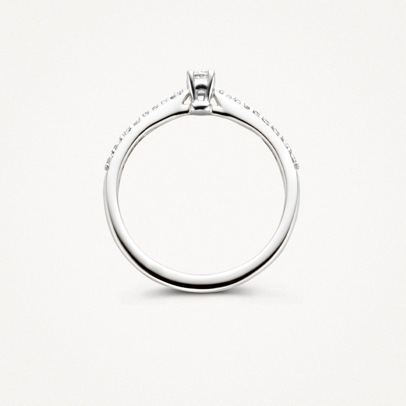 Slanke diamanten ring in 14k wit goud met centraal briljant geslepen diamant.