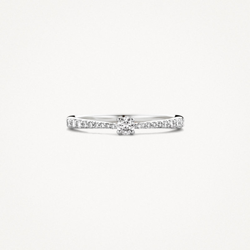 14k wit gouden ring met rij diamanten en centraal geplaatst briljant geslepen diamant.