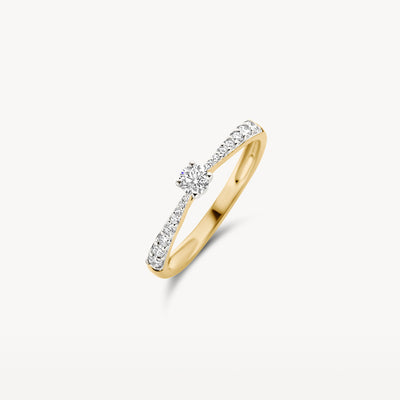Bicolor ring van 14k geel en wit goud met centrale diamant en kleinere diamanten op de band.