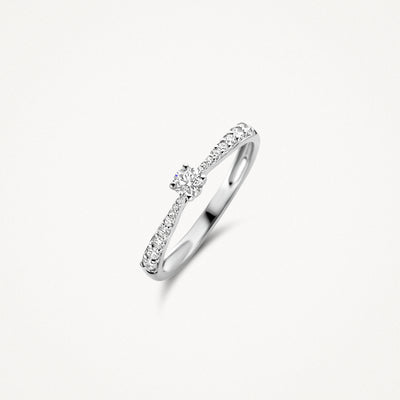 14k wit gouden ring met centraal solitaire diamant en zijstenen in rij.