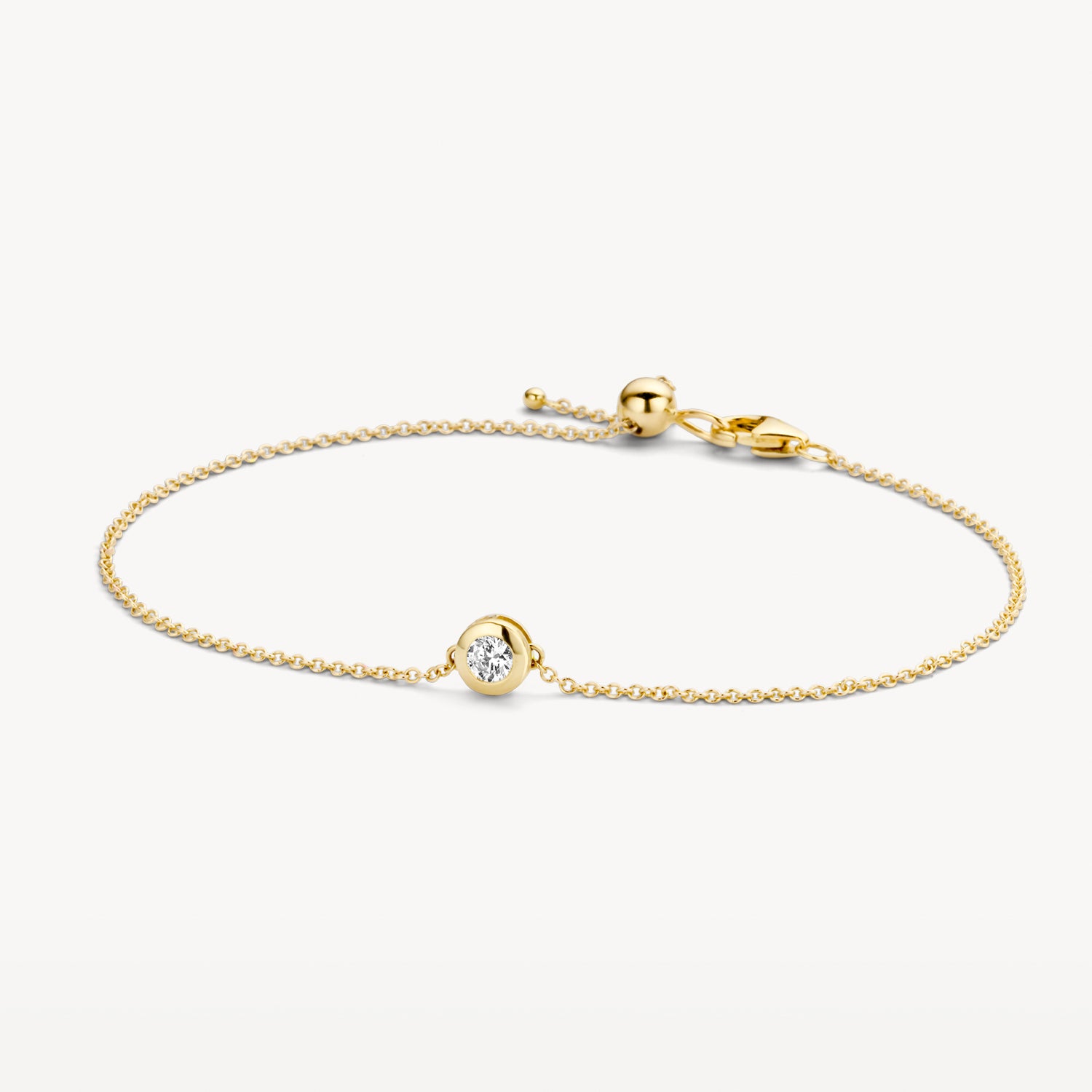 Armband van 14k geelgoud met fijne schakels en zirkonia in het midden.
