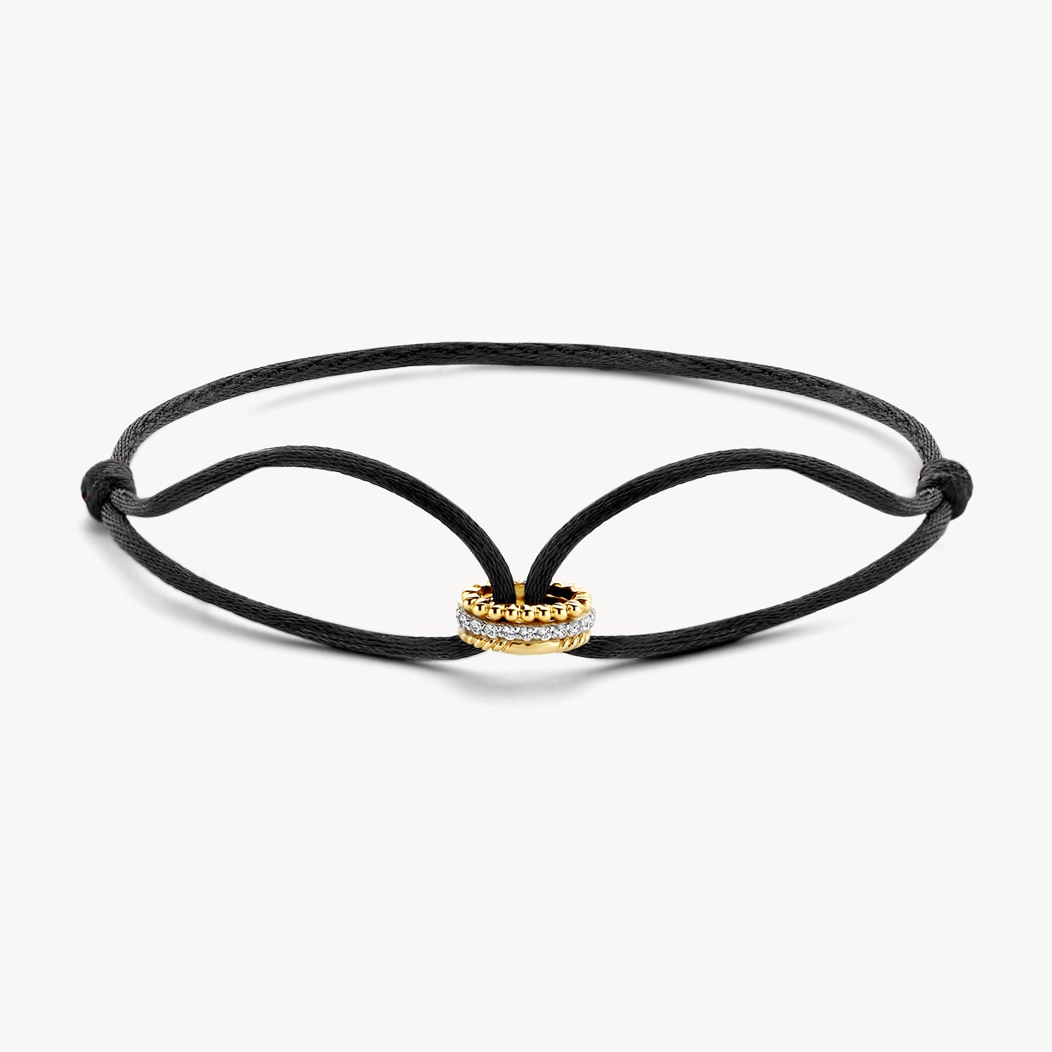 Zwarte zijden armband met 14k geelgouden kralen in het midden.