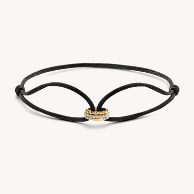 Zwarte zijden armband met 14k geelgouden kralen in het midden.