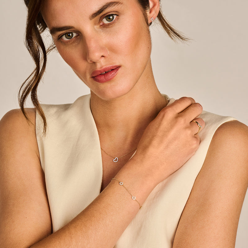 Delicate armband van 14k geelgoud met fijne schakel en zirkonia detail.