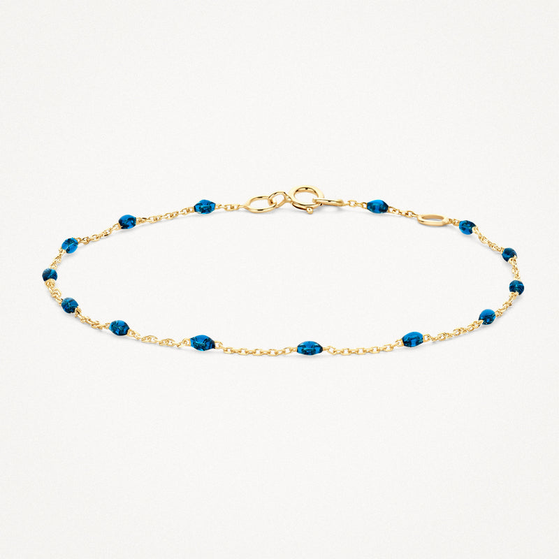 Armband van 14k geelgoud met kleine blauwe resin kralen en fijne schakels.