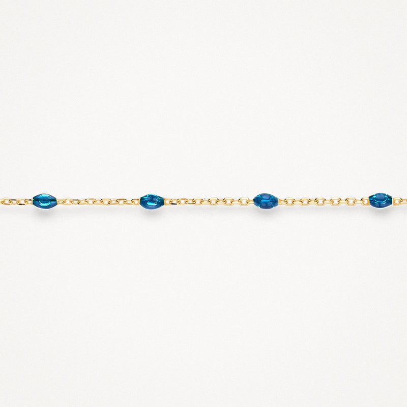 Fijn schakelarmband van 14k geel goud met vier blauwe resin accenten.