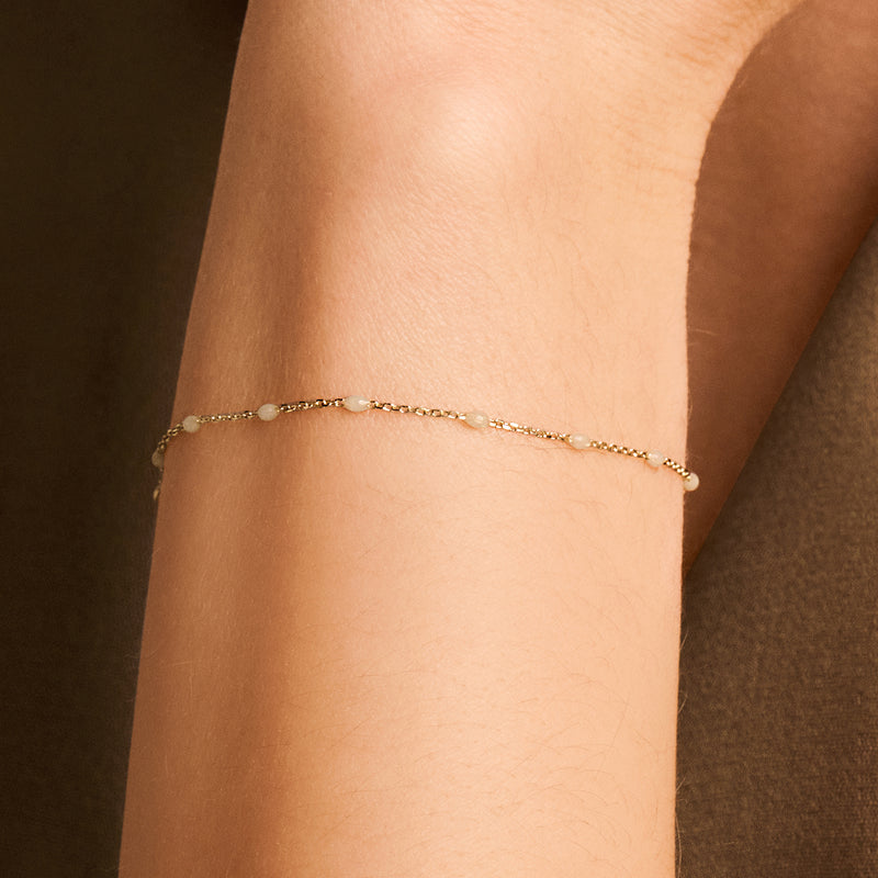 Armband met Melkwitte Resin ⌀ 0.7 mm 14k goud