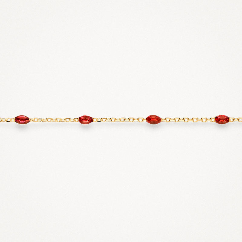 Armband van 14k geelgoud met rode resin schakels en fijne schakels.