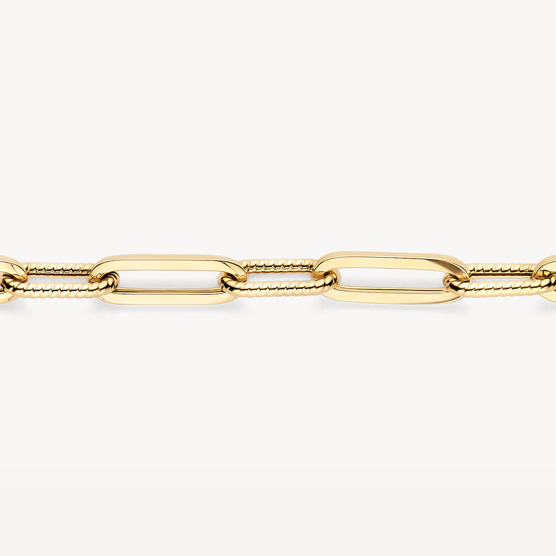 Armband mit klobigen Gliedern aus 585er Gelbgold in Nahaufnahme.
